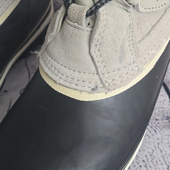 Khombu Gray and Black Winter Boots - Picture 7 of 10